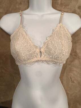 Aerie Floral Lace Triangle Bralette Cream Size Medium Soft Lace Bralette